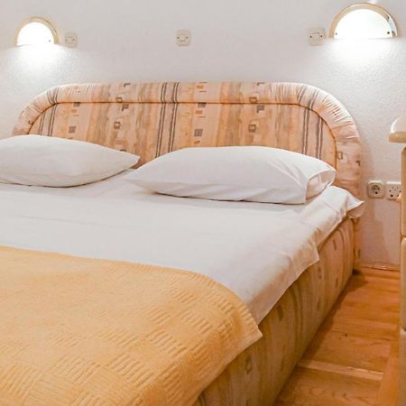 One Bedroom Apartment With Terrace And Seaview - B Sevid Extérieur photo