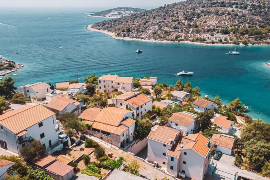 One Bedroom Apartment With Terrace And Seaview - B Sevid Extérieur photo