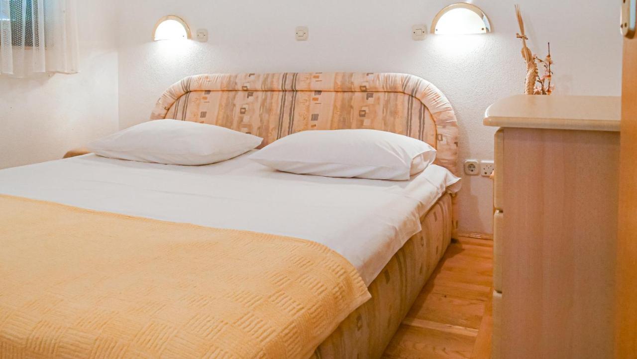 One Bedroom Apartment With Terrace And Seaview - B Sevid Extérieur photo